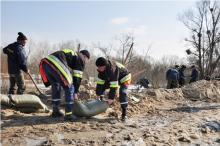 Курсанти ЛДУ БЖД спільно з рятувальниками ГУ ДСНС України в Львівській області вживають заходів з мінімізації наслідків можливих паводків