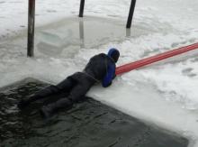 Our cadets practiced rescue operations on water objects in winter Our cadets practiced rescue operations on water objects in winter