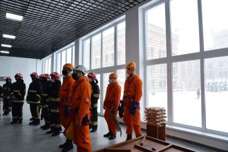 Practical lessons during bad weather: rescuers-to-be practice skills in Rescue Training Center